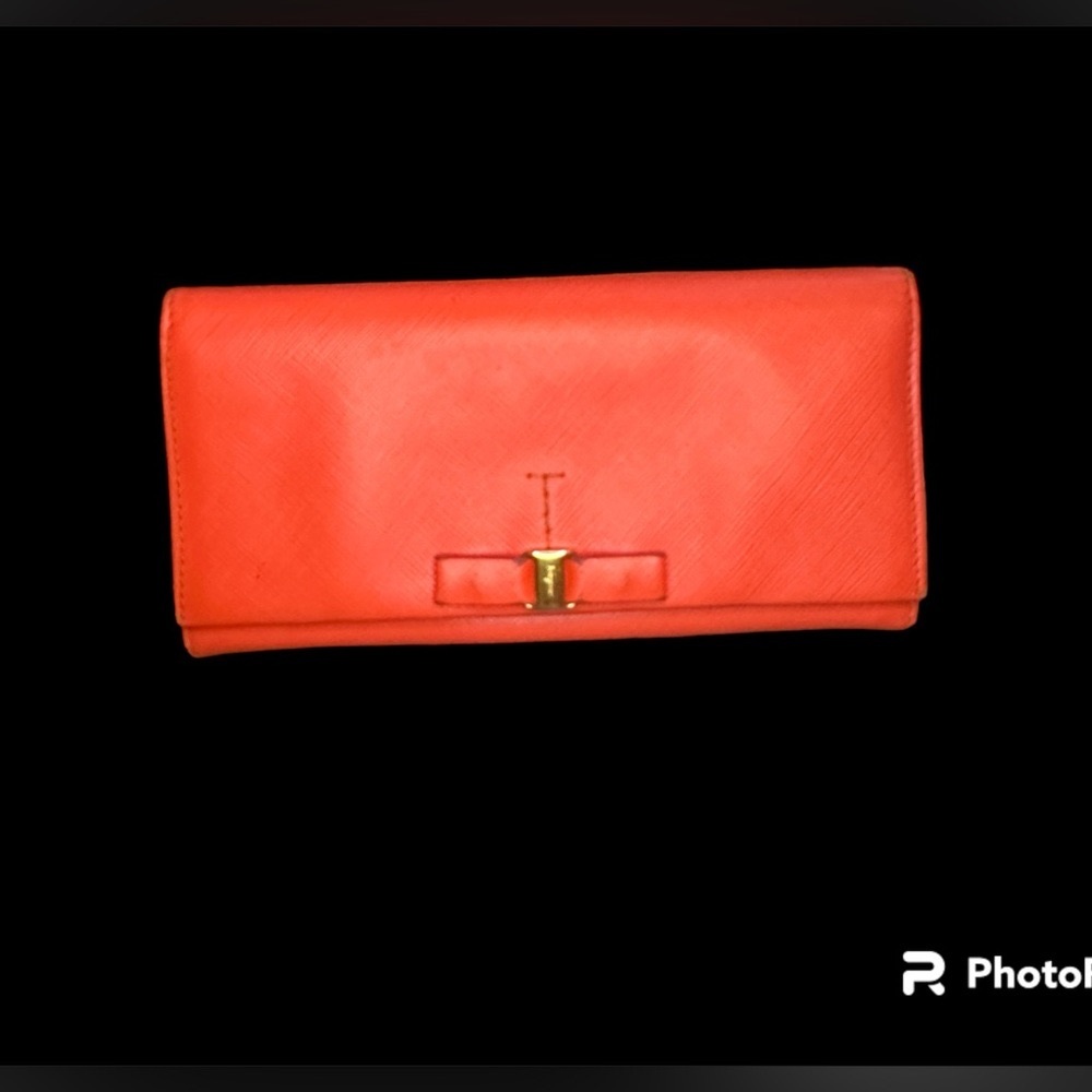 Salvatore Ferragamo Bifold Red Leather Wallet With Gold Tone Hardware. - Picture 1 of 13